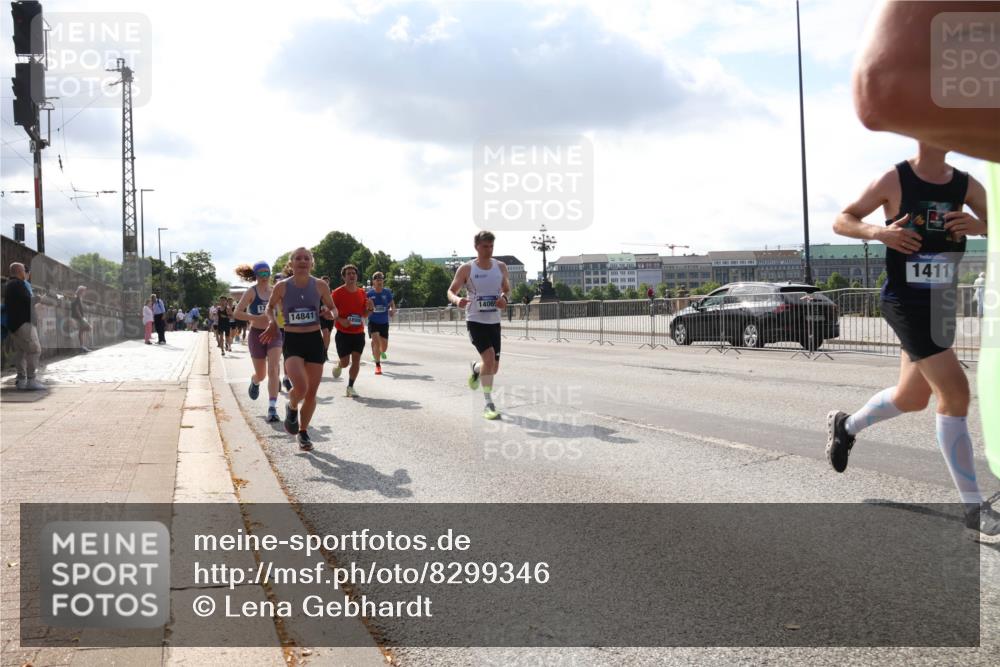 29.06.2025 - hella hamburg halbmarathon Lena Gebhardt http://msf.ph/oto/8299346 29.06.2025 09:46:57 Lombardsbrücke 14841, 14065, 1411, 1053, 1344, 1396, 1411, 1577, 1889, 2243, 2563, 2836, 3005, 3790, 3935, 4477, 4944, 5048, 5152, 5193, 5660, 6032, 6305, 6683, 7080, 7466, 7622, 7628, 7831, 7867, 8312, 8323, 9376, 9519, 10298, 10477, 10771, 10927, 11055, 11230, 11304, 11370, 11661, 11898, 12204, 12447, 12899, 12987, 13148, 13199, 13493, 13494, 13729, 13771, 13961, 13991, 14069, 14310, 14385, 15902, 16243, 16811, 16957 meine-sportfotos.de