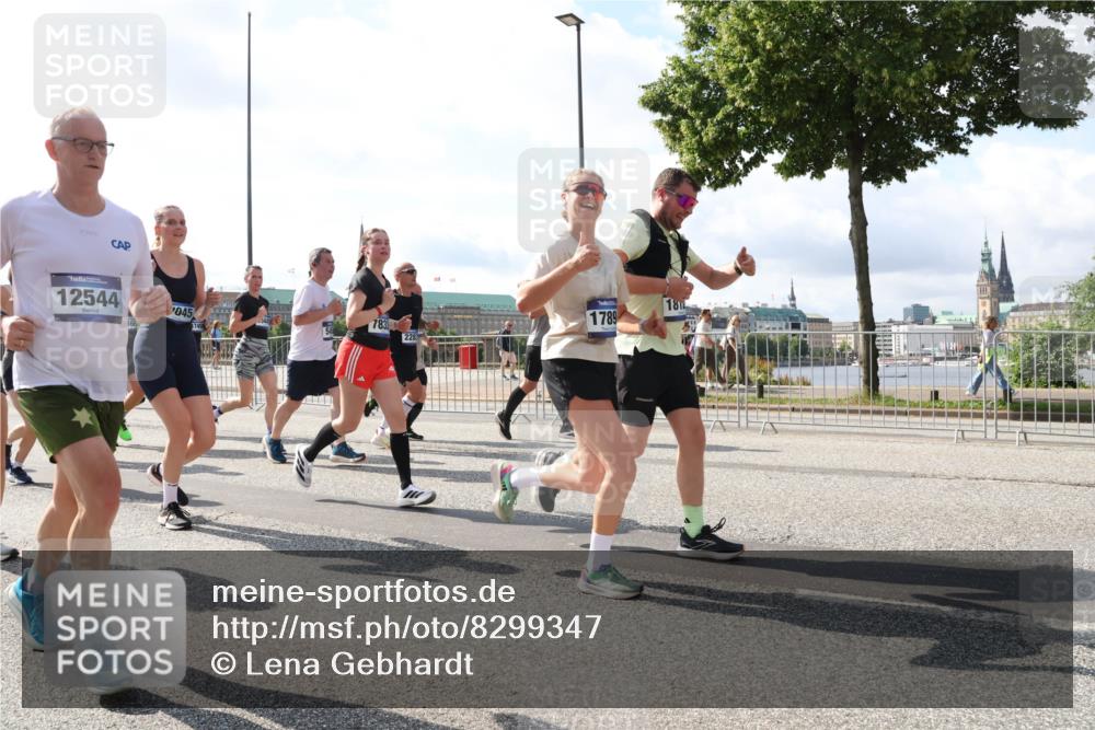 29.06.2025 - hella hamburg halbmarathon Lena Gebhardt http://msf.ph/oto/8299347 29.06.2025 09:59:28 Lombardsbrücke 12544, 18, 045, 1789, 7833, 1319, 1334, 1366, 1506, 1595, 1642, 1715, 1719, 1955, 1972, 2282, 2391, 2432, 2630, 2741, 2911, 3037, 3112, 3279, 3668, 3715, 4426, 4467, 4837, 4839, 5299, 5391, 5420, 5457, 5458, 5465, 5492, 5866, 6390, 6399, 6414, 6415, 6416, 7033, 7037, 7129, 7130, 7232, 7395, 7833, 7864, 8330, 8509, 8520, 8542, 8652, 8772, 8798, 8846, 8929, 9142, 9488, 9884, 9903, 9907, 9922, 9984, 10020, 10031, 10266, 11039, 11568, 11844 meine-sportfotos.de