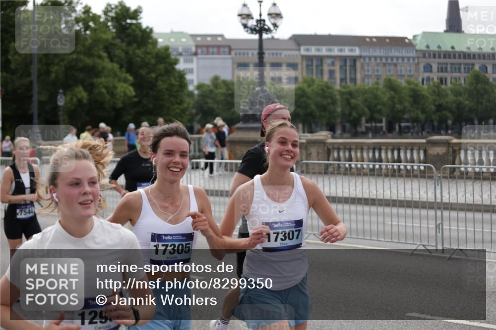 29.06.2025 - hella hamburg halbmarathon Jannik Wohlers http://msf.ph/oto/8299350 29.06.2025 10:37:02 Lombardsbrücke 1022, 1276, 1337, 1819, 2016, 2486, 2640, 3633, 4097, 5146, 5171, 5186, 5560, 5790, 5940, 6821, 6955, 7085, 7124, 7235, 7544, 7777, 7823, 8811, 8843, 9524, 10476, 10762, 10798, 10919, 11183, 11801, 11888, 11980, 12123, 12762, 12935, 13077, 13783, 14130, 14282, 14343, 14657, 15084, 16032, 16303, 16582, 16706, 16831, 16837, 17305, 17307, 17355, 17965, 18710, 18903 meine-sportfotos.de
