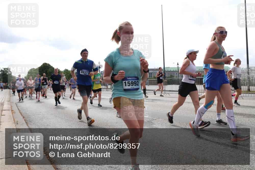 29.06.2025 - hella hamburg halbmarathon Lena Gebhardt http://msf.ph/oto/8299357 29.06.2025 10:36:57 Lombardsbrücke 1952, 8937, 2552, 15992, 1316, 1022, 1118, 1253, 1339, 1488, 1490, 1597, 1948, 1952, 1954, 2031, 2072, 2104, 2124, 2272, 2480, 2552, 2588, 3127, 3165, 3428, 3714, 3873, 3895, 4084, 4347, 4618, 4733, 4762, 4996, 5224, 5538, 5640, 5786, 5789, 6156, 6172, 6190, 6359, 6584, 6804, 7202, 7707, 7773, 8007, 8257, 8258, 8315, 8499, 8758, 8936, 8937, 8945, 9054, 9055, 9295, 9500, 9694, 13265, 15077, 17156, 17807, 18152, 18488 meine-sportfotos.de