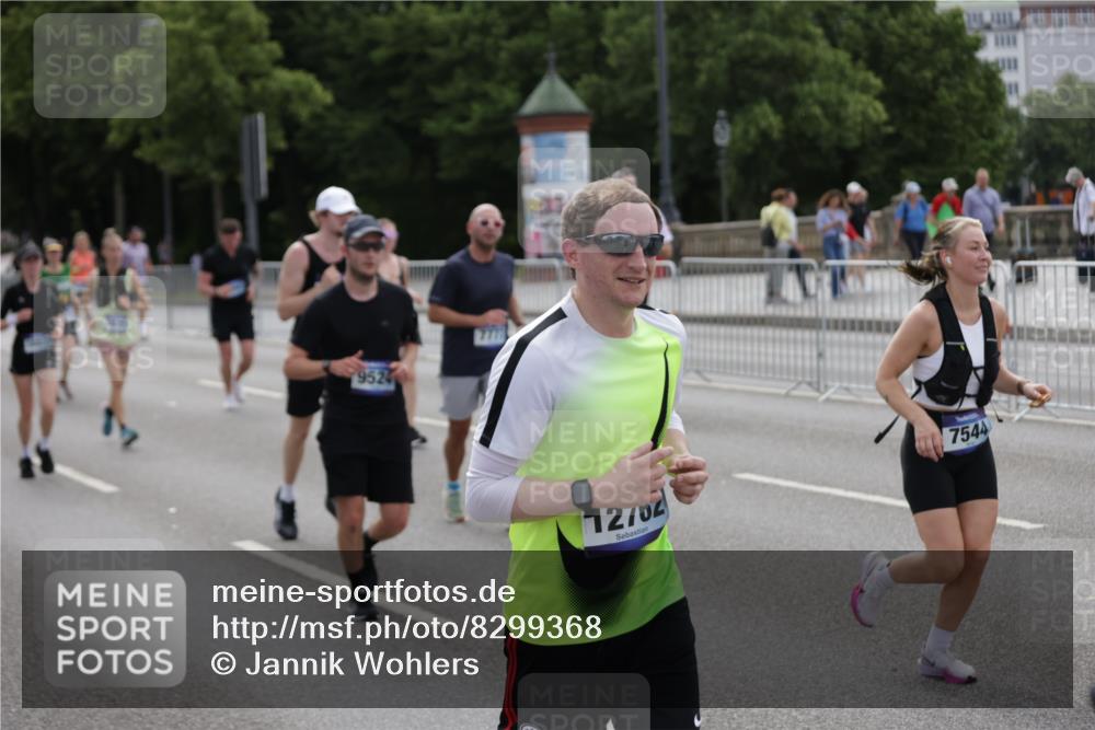 29.06.2025 - hella hamburg halbmarathon Jannik Wohlers http://msf.ph/oto/8299368 29.06.2025 10:37:03 Lombardsbrücke 1276, 1337, 1819, 2016, 2486, 2640, 3633, 4097, 5146, 5171, 5186, 5560, 5790, 5940, 6821, 6955, 7085, 7124, 7235, 7544, 7777, 7823, 8811, 8843, 9524, 10476, 10798, 10919, 11183, 11801, 11888, 11980, 12123, 12762, 12935, 13077, 14130, 14282, 14343, 14657, 15084, 16032, 16303, 16582, 16680, 16706, 16831, 16837, 17305, 17307, 17355, 17965, 18710, 18903 meine-sportfotos.de