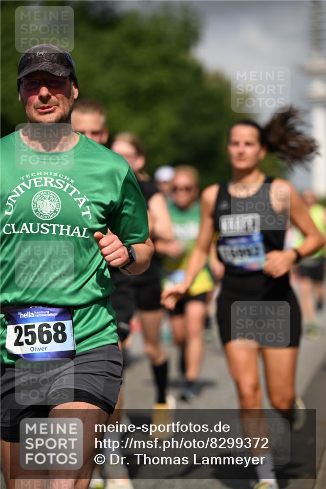 29.06.2025 - hella hamburg halbmarathon Dr. Thomas Lammeyer http://msf.ph/oto/8299372 29.06.2025 09:53:57 Kennedybrücke 1209, 1358, 1675, 1688, 1882, 2415, 2568, 2675, 2826, 3332, 4205, 4380, 4398, 4823, 5409, 5436, 5508, 5745, 5791, 5803, 6458, 6529, 6649, 7026, 7774, 8450, 8958, 9017, 9116, 9302, 9365, 9711, 10218, 10922, 11281, 11305, 11379 meine-sportfotos.de