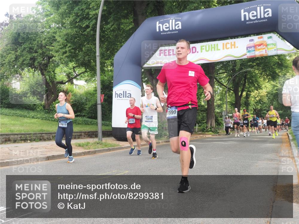 29.06.2025 - hella hamburg halbmarathon KatJ http://msf.ph/oto/8299381 29.06.2025 10:43:10 Zwischen KM18-KM19 1180, 6924, 8330 meine-sportfotos.de