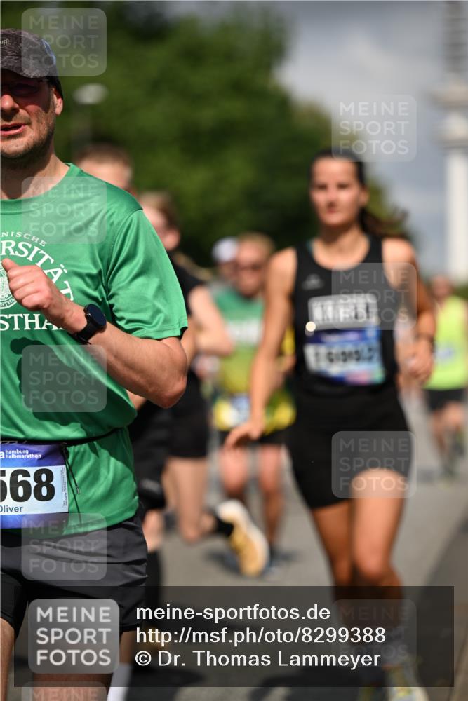 29.06.2025 - hella hamburg halbmarathon Dr. Thomas Lammeyer http://msf.ph/oto/8299388 29.06.2025 09:53:58 Kennedybrücke 1209, 1358, 1675, 1688, 1697, 1882, 2415, 2568, 2675, 2826, 3332, 4205, 4380, 4398, 4823, 5409, 5436, 5508, 5745, 5791, 6458, 6529, 6649, 6686, 7026, 7774, 8450, 8958, 9017, 9116, 9302, 9365, 9711, 10218, 10922, 11281, 11305, 11379 meine-sportfotos.de