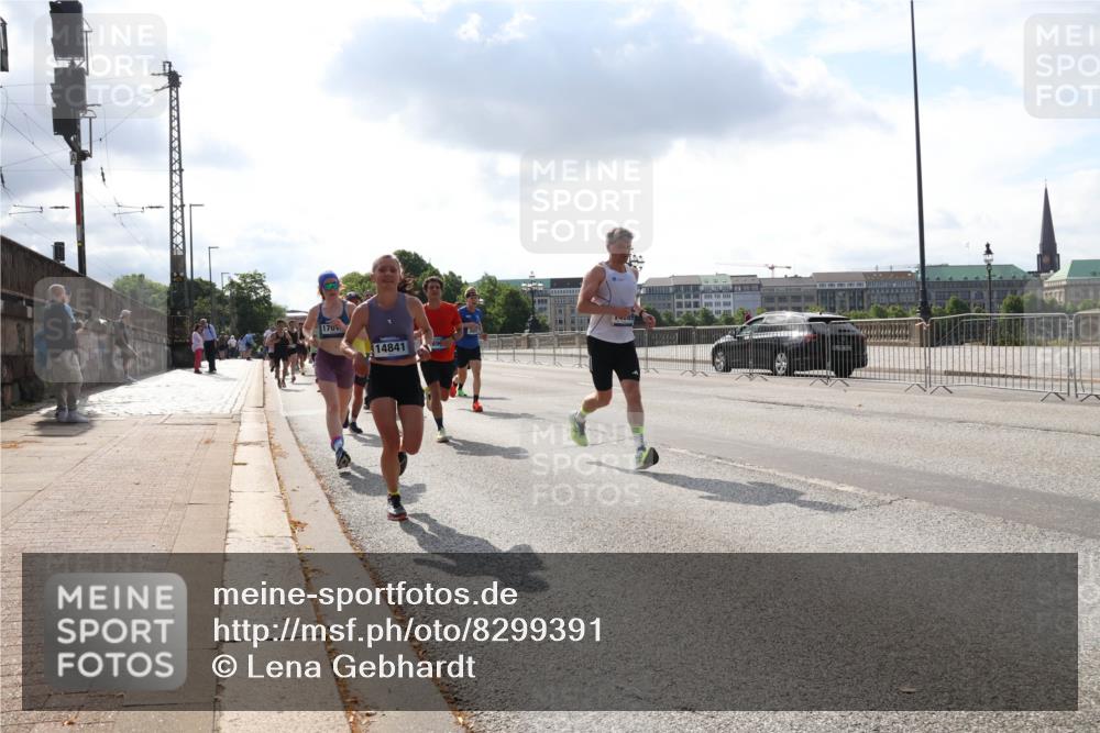 29.06.2025 - hella hamburg halbmarathon Lena Gebhardt http://msf.ph/oto/8299391 29.06.2025 09:46:57 Lombardsbrücke 170, 14841, 1053, 1344, 1396, 1411, 1577, 1889, 2243, 2563, 2836, 3005, 3790, 3935, 4477, 4944, 5048, 5152, 5193, 5660, 6032, 6305, 6683, 7080, 7466, 7622, 7628, 7831, 7867, 8312, 8323, 9376, 9519, 10298, 10477, 10771, 10927, 11055, 11230, 11304, 11370, 11661, 11898, 12204, 12447, 12899, 12987, 13148, 13199, 13493, 13494, 13729, 13771, 13961, 13991, 14069, 14310, 14385, 15902, 16243, 16811, 16957 meine-sportfotos.de