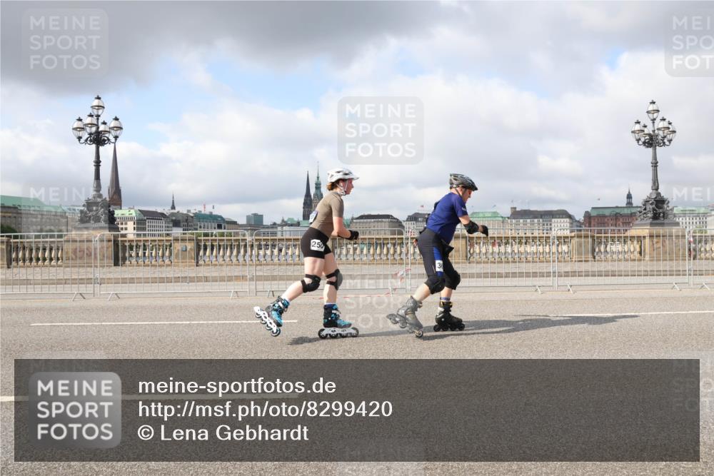 29.06.2025 - hella hamburg halbmarathon Lena Gebhardt http://msf.ph/oto/8299420 29.06.2025 09:06:19 Lombardsbrücke  meine-sportfotos.de