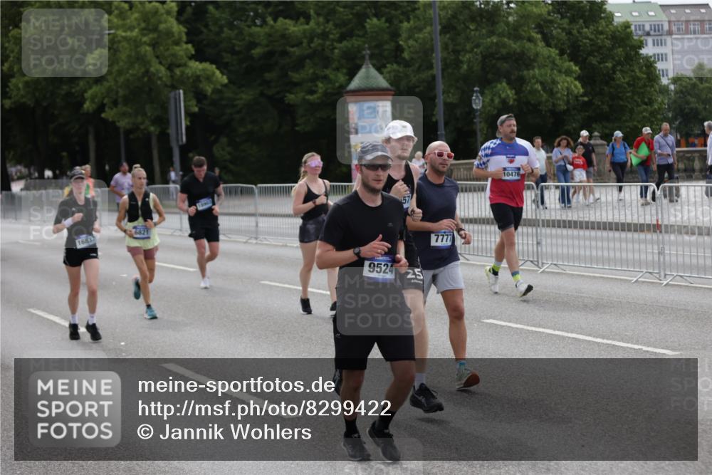 29.06.2025 - hella hamburg halbmarathon Jannik Wohlers http://msf.ph/oto/8299422 29.06.2025 10:37:03 Lombardsbrücke 1276, 1337, 1819, 2016, 2486, 2640, 3633, 4097, 5146, 5171, 5186, 5560, 5790, 5940, 6821, 6955, 7085, 7124, 7235, 7544, 7777, 7823, 8811, 8843, 9524, 10476, 10798, 10919, 11183, 11801, 11888, 11980, 12123, 12762, 12935, 13077, 14130, 14282, 14343, 14657, 15084, 16032, 16303, 16582, 16680, 16706, 16831, 16837, 17305, 17307, 17355, 17965, 18710, 18903 meine-sportfotos.de