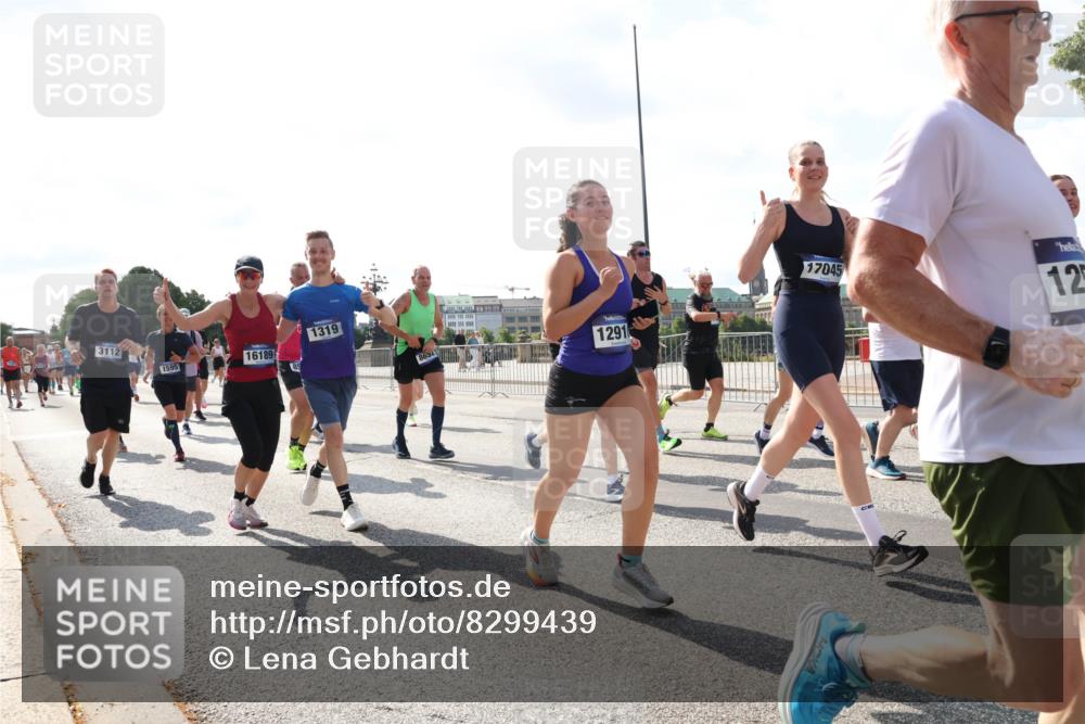 29.06.2025 - hella hamburg halbmarathon Lena Gebhardt http://msf.ph/oto/8299439 29.06.2025 09:59:28 Lombardsbrücke 3112, 1595, 16189, 1319, 8654, 1291, 17045, 125, 1319, 1334, 1366, 1506, 1595, 1642, 1715, 1719, 1955, 1972, 2282, 2391, 2432, 2630, 2741, 2911, 3037, 3112, 3279, 3668, 3715, 4426, 4467, 4837, 4839, 5299, 5391, 5420, 5457, 5458, 5465, 5492, 5866, 6390, 6399, 6414, 6415, 6416, 7033, 7037, 7129, 7130, 7232, 7395, 7833, 7864, 8330, 8509, 8520, 8542, 8652, 8772, 8798, 8846, 8929, 9142, 9488, 9884, 9903, 9907, 9922, 9984, 10020, 10031, 10266, 11039, 11568, 11844 meine-sportfotos.de