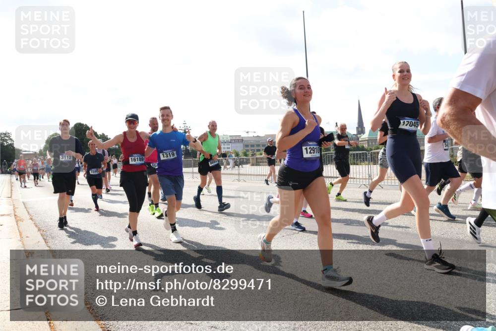 29.06.2025 - hella hamburg halbmarathon Lena Gebhardt http://msf.ph/oto/8299471 29.06.2025 09:59:28 Lombardsbrücke 3112, 1595, 16189, 1319, 8652, 12910, 17045, 1319, 1334, 1366, 1506, 1595, 1642, 1715, 1719, 1955, 1972, 2282, 2391, 2432, 2630, 2741, 2911, 3037, 3112, 3279, 3668, 3715, 4426, 4467, 4837, 4839, 5299, 5391, 5420, 5457, 5458, 5465, 5492, 5866, 6390, 6399, 6414, 6415, 6416, 7033, 7037, 7129, 7130, 7232, 7395, 7833, 7864, 8330, 8509, 8520, 8542, 8652, 8772, 8798, 8846, 8929, 9142, 9488, 9884, 9903, 9907, 9922, 9984, 10020, 10031, 10266, 11039, 11568, 11844 meine-sportfotos.de