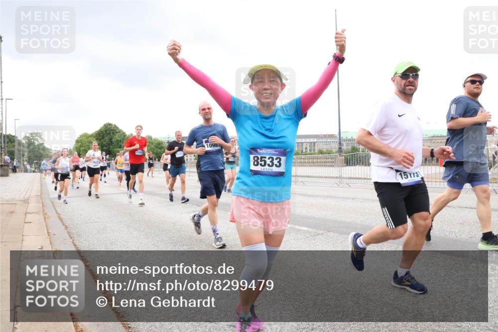 29.06.2025 - hella hamburg halbmarathon Lena Gebhardt http://msf.ph/oto/8299479 29.06.2025 10:56:19 Lombardsbrücke 11863, 1098, 8533, 15, 1047, 1113, 1738, 1909, 2095, 2143, 2307, 2793, 2915, 3257, 3268, 3438, 3520, 3675, 3676, 3953, 3987, 4083, 4265, 4354, 4473, 4773, 4836, 5237, 5306, 5438, 5580, 5693, 5757, 5994, 6055, 6056, 6113, 6494, 6594, 6690, 6968, 7025, 7028, 7090, 7307, 7516, 7616, 7711, 8005, 8108, 8305, 8517, 8533, 8606, 8766, 9383, 9435, 9606, 9838, 9948, 9953, 10449, 10555, 10569, 10640, 10740, 10784, 10987 meine-sportfotos.de