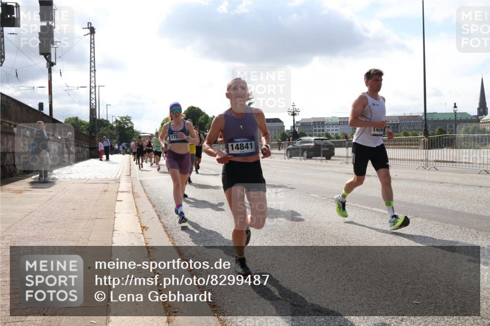 29.06.2025 - hella hamburg halbmarathon Lena Gebhardt http://msf.ph/oto/8299487 29.06.2025 09:46:58 Lombardsbrücke 170, 14841, 1400, 1053, 1344, 1396, 1411, 1577, 1889, 1959, 2243, 2563, 2836, 3005, 3790, 3935, 4477, 4944, 5048, 5152, 5193, 5660, 6032, 6305, 6683, 7080, 7466, 7622, 7628, 7831, 7867, 8312, 8323, 9376, 9519, 10298, 10477, 10771, 10927, 11055, 11304, 11370, 11661, 11898, 12204, 12447, 12899, 12987, 13148, 13199, 13493, 13494, 13729, 13771, 13961, 13991, 14069, 14310, 14385, 15902, 16243, 16811, 16957 meine-sportfotos.de