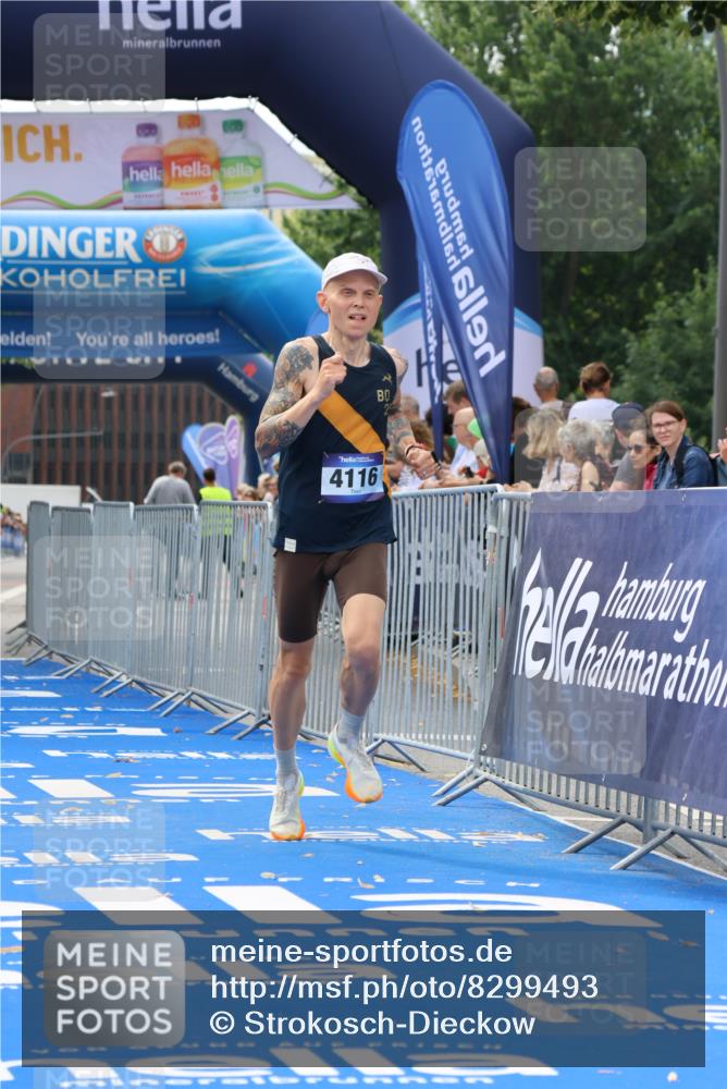 29.06.2025 - hella hamburg halbmarathon Strokosch-Dieckow http://msf.ph/oto/8299493 29.06.2025 10:17:06 Ziel 4116 meine-sportfotos.de