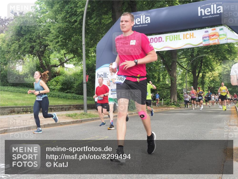 29.06.2025 - hella hamburg halbmarathon KatJ http://msf.ph/oto/8299494 29.06.2025 10:43:10 Zwischen KM18-KM19 1180, 6924, 8330 meine-sportfotos.de