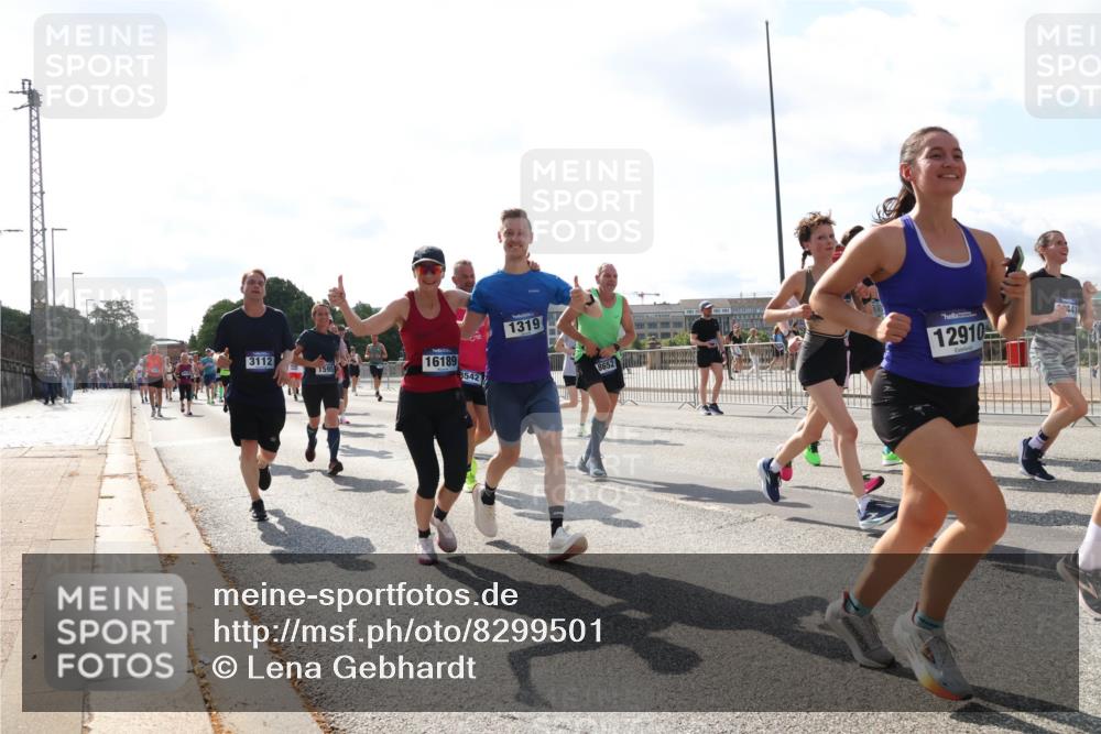 29.06.2025 - hella hamburg halbmarathon Lena Gebhardt http://msf.ph/oto/8299501 29.06.2025 09:59:28 Lombardsbrücke 3112, 1595, 16189, 8542, 1319, 8652, 12910, 1319, 1334, 1366, 1506, 1595, 1642, 1715, 1719, 1955, 1972, 2282, 2391, 2432, 2630, 2741, 2911, 3037, 3112, 3279, 3668, 3715, 4426, 4467, 4837, 4839, 5299, 5391, 5420, 5457, 5458, 5465, 5492, 5866, 6390, 6399, 6414, 6415, 6416, 7033, 7037, 7129, 7130, 7232, 7395, 7833, 7864, 8330, 8509, 8520, 8542, 8652, 8772, 8798, 8846, 8929, 9142, 9488, 9884, 9903, 9907, 9922, 9984, 10020, 10031, 10266, 11039, 11568, 11844 meine-sportfotos.de