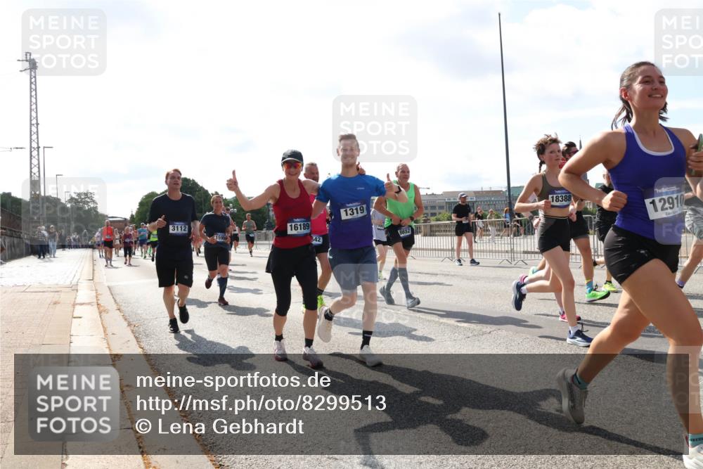 29.06.2025 - hella hamburg halbmarathon Lena Gebhardt http://msf.ph/oto/8299513 29.06.2025 09:59:28 Lombardsbrücke 3112, 16189, 642, 1319, 8652, 18388, 12910, 1319, 1334, 1366, 1506, 1595, 1642, 1715, 1719, 1955, 1972, 2282, 2391, 2432, 2630, 2741, 2911, 3037, 3112, 3279, 3668, 3715, 4426, 4467, 4837, 4839, 5299, 5391, 5420, 5457, 5458, 5465, 5492, 5866, 6390, 6399, 6414, 6415, 6416, 7033, 7037, 7129, 7130, 7232, 7395, 7833, 7864, 8330, 8509, 8520, 8542, 8652, 8772, 8798, 8846, 8929, 9142, 9488, 9884, 9903, 9907, 9922, 9984, 10020, 10031, 10266, 11039, 11568, 11844 meine-sportfotos.de