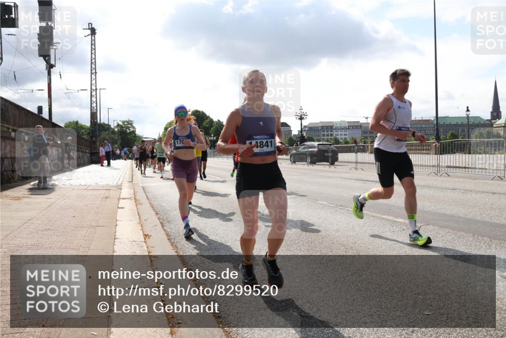 29.06.2025 - hella hamburg halbmarathon Lena Gebhardt http://msf.ph/oto/8299520 29.06.2025 09:46:58 Lombardsbrücke 170, 4841, 1053, 1344, 1396, 1411, 1577, 1889, 1959, 2243, 2563, 2836, 3005, 3790, 3935, 4477, 4944, 5048, 5152, 5193, 5660, 6032, 6305, 6683, 7080, 7466, 7622, 7628, 7831, 7867, 8312, 8323, 9376, 9519, 10298, 10477, 10771, 10927, 11055, 11304, 11370, 11661, 11898, 12204, 12447, 12899, 12987, 13148, 13199, 13493, 13494, 13729, 13771, 13961, 13991, 14069, 14310, 14385, 15902, 16243, 16811, 16957 meine-sportfotos.de