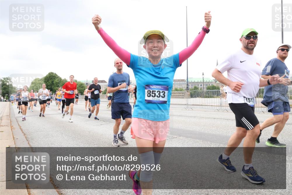 29.06.2025 - hella hamburg halbmarathon Lena Gebhardt http://msf.ph/oto/8299526 29.06.2025 10:56:19 Lombardsbrücke 4354, 11862, 8533, 1517, 1, 1064, 1047, 1113, 1738, 1909, 2095, 2143, 2307, 2793, 2915, 3257, 3268, 3438, 3520, 3675, 3676, 3953, 3987, 4083, 4265, 4354, 4473, 4773, 4836, 5237, 5306, 5438, 5580, 5693, 5757, 5994, 6055, 6056, 6113, 6494, 6594, 6690, 6968, 7025, 7028, 7090, 7307, 7516, 7616, 7711, 8005, 8108, 8305, 8517, 8533, 8606, 8766, 9383, 9435, 9606, 9838, 9948, 9953, 10449, 10555, 10569, 10640, 10740, 10784, 10987 meine-sportfotos.de