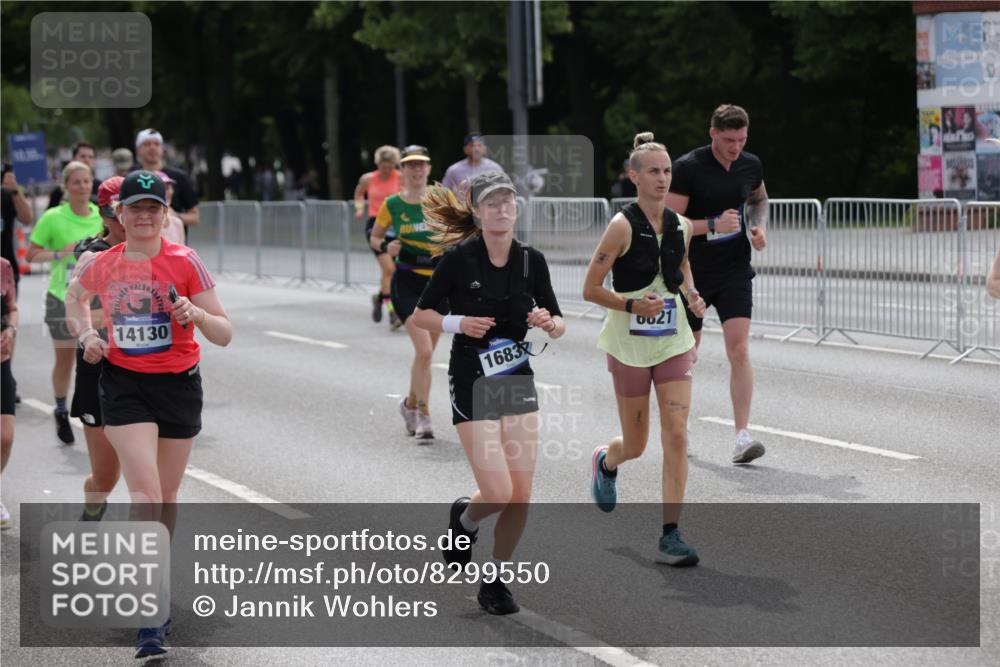29.06.2025 - hella hamburg halbmarathon Jannik Wohlers http://msf.ph/oto/8299550 29.06.2025 10:37:04 Lombardsbrücke 1276, 1337, 1819, 2016, 2486, 2640, 3633, 4097, 5146, 5171, 5186, 5560, 5790, 5940, 6821, 6955, 7085, 7124, 7235, 7544, 7777, 7823, 8811, 8843, 9524, 10476, 10798, 10919, 11183, 11801, 11888, 11980, 12123, 12472, 12762, 12824, 12935, 13077, 14130, 14282, 14343, 14657, 15084, 16032, 16303, 16582, 16680, 16706, 16831, 16837, 17305, 17307, 17355, 17965, 18710, 18903 meine-sportfotos.de