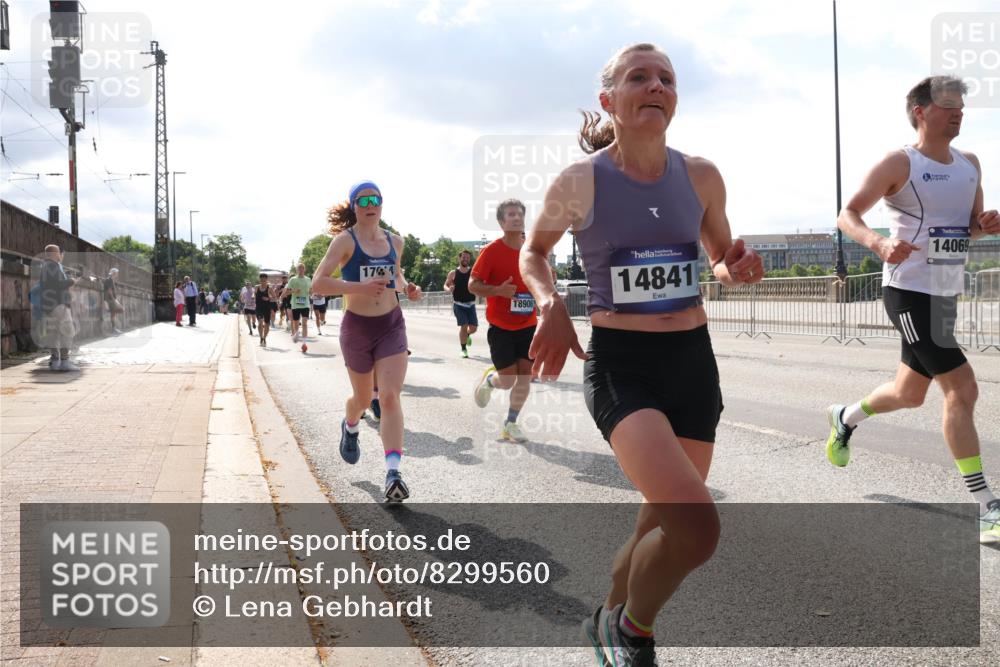 29.06.2025 - hella hamburg halbmarathon Lena Gebhardt http://msf.ph/oto/8299560 29.06.2025 09:46:58 Lombardsbrücke 1764, 18906, 14841, 14069, 1053, 1344, 1396, 1411, 1577, 1889, 1959, 2243, 2563, 2836, 3005, 3790, 3935, 4477, 4944, 5048, 5152, 5193, 5660, 6032, 6305, 6683, 7080, 7466, 7622, 7628, 7831, 7867, 8312, 8323, 9376, 9519, 10298, 10477, 10771, 10927, 11055, 11304, 11370, 11661, 11898, 12204, 12447, 12899, 12987, 13148, 13199, 13493, 13494, 13729, 13771, 13961, 13991, 14069, 14310, 14385, 15902, 16243, 16811, 16957 meine-sportfotos.de