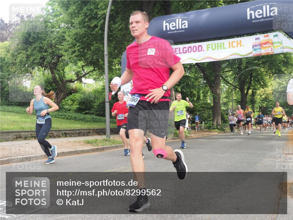29.06.2025 - hella hamburg halbmarathon KatJ http://msf.ph/oto/8299562 29.06.2025 10:43:10 Zwischen KM18-KM19 1180, 6924, 8330 meine-sportfotos.de