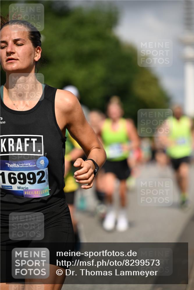 29.06.2025 - hella hamburg halbmarathon Dr. Thomas Lammeyer http://msf.ph/oto/8299573 29.06.2025 09:53:58 Kennedybrücke 1209, 1358, 1675, 1688, 1697, 1882, 2415, 2568, 2675, 2826, 3332, 4205, 4380, 4398, 4823, 5409, 5436, 5508, 5745, 5791, 6458, 6529, 6649, 6686, 7026, 7774, 8450, 8958, 9017, 9116, 9302, 9365, 9711, 10218, 10922, 11281, 11305, 11379 meine-sportfotos.de