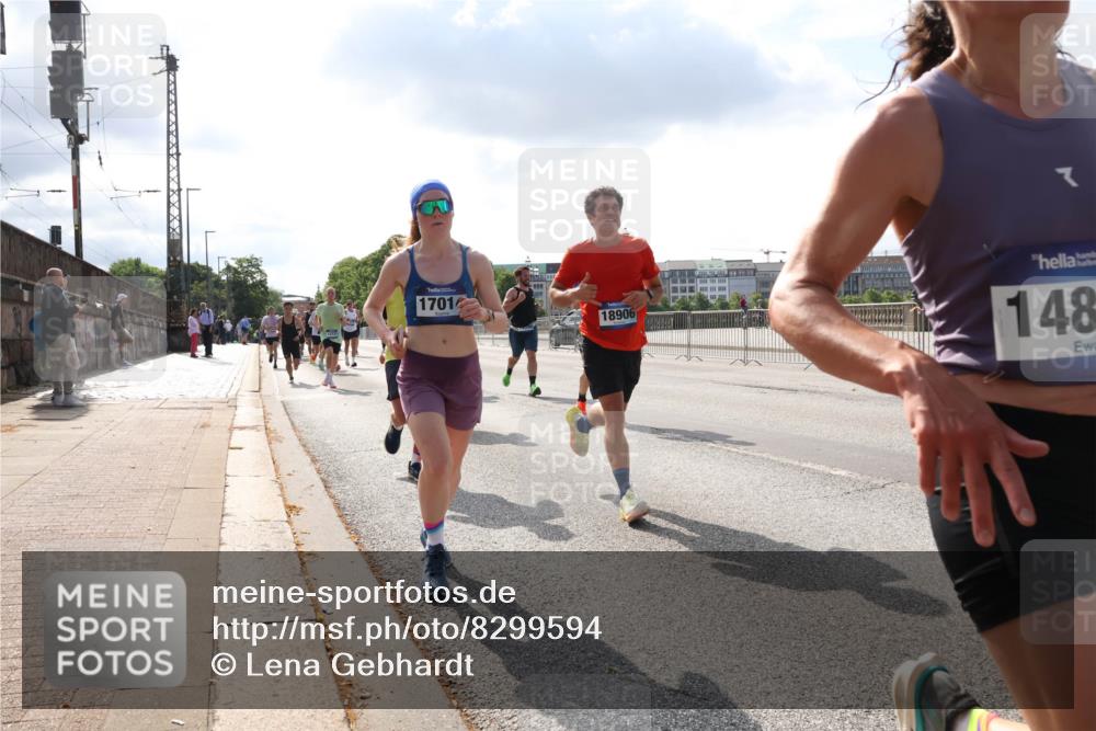 29.06.2025 - hella hamburg halbmarathon Lena Gebhardt http://msf.ph/oto/8299594 29.06.2025 09:46:58 Lombardsbrücke 1701, 18906, 148, 1053, 1344, 1396, 1411, 1577, 1889, 1959, 2243, 2563, 2836, 3005, 3790, 3935, 4477, 4944, 5048, 5152, 5193, 5660, 6032, 6305, 6683, 7080, 7466, 7622, 7628, 7831, 7867, 8312, 8323, 9376, 9519, 10298, 10477, 10771, 10927, 11055, 11304, 11370, 11661, 11898, 12204, 12447, 12899, 12987, 13148, 13199, 13493, 13494, 13729, 13771, 13961, 13991, 14069, 14310, 14385, 15902, 16243, 16811, 16957 meine-sportfotos.de