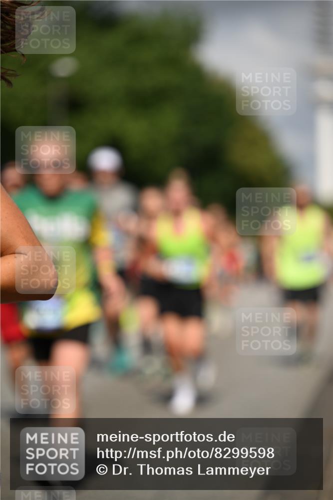 29.06.2025 - hella hamburg halbmarathon Dr. Thomas Lammeyer http://msf.ph/oto/8299598 29.06.2025 09:53:59 Kennedybrücke 1209, 1358, 1675, 1688, 1697, 1882, 2415, 2568, 2675, 2826, 3332, 3626, 4205, 4229, 4380, 4398, 4823, 5409, 5436, 5508, 5745, 5791, 6458, 6529, 6649, 6686, 6687, 7026, 7774, 8450, 8958, 9017, 9116, 9302, 9365, 10218, 10922, 11281, 11305, 11379 meine-sportfotos.de