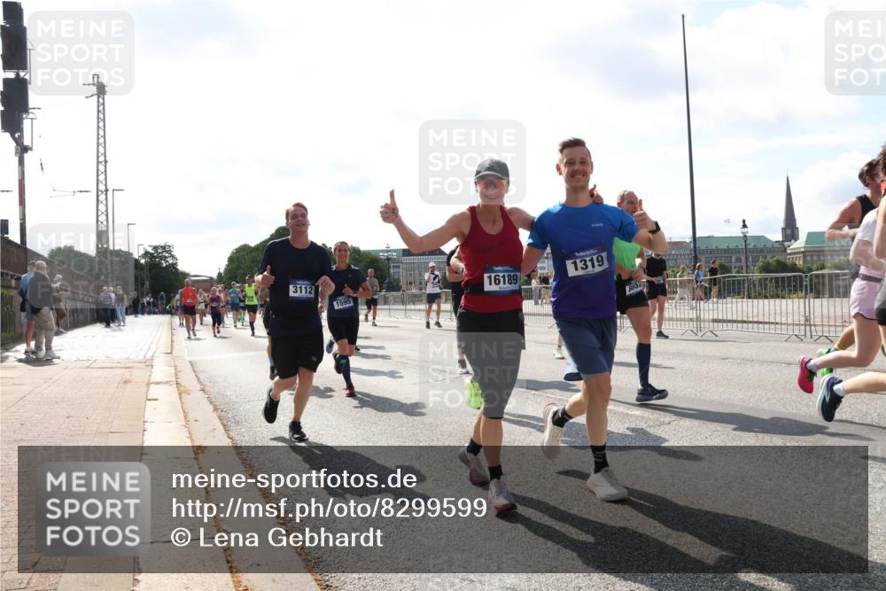 29.06.2025 - hella hamburg halbmarathon Lena Gebhardt http://msf.ph/oto/8299599 29.06.2025 09:59:29 Lombardsbrücke 3112, 1595, 16189, 1319, 1319, 1334, 1366, 1506, 1595, 1642, 1955, 1972, 2282, 2391, 2432, 2630, 2741, 2911, 3112, 3279, 3668, 3715, 4426, 4467, 4837, 4839, 5299, 5391, 5420, 5457, 5458, 5465, 5492, 5866, 6390, 6399, 6414, 6415, 6416, 7033, 7037, 7129, 7130, 7232, 7395, 7833, 7864, 8330, 8509, 8520, 8542, 8652, 8772, 8846, 8929, 9142, 9488, 9884, 9903, 9907, 9922, 9984, 10020, 10031, 10266, 11039, 11568, 11844 meine-sportfotos.de