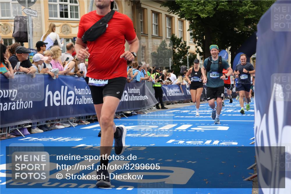 29.06.2025 - hella hamburg halbmarathon Strokosch-Dieckow http://msf.ph/oto/8299605 29.06.2025 10:53:23 Ziel 1061, 1499, 1683, 1727, 2070, 2074, 2354, 4065, 5866, 6198, 6629, 6942, 7312, 8651, 11068, 11844, 12490, 12909, 13912, 13997, 15681, 15838, 17710, 18134, 18901 meine-sportfotos.de