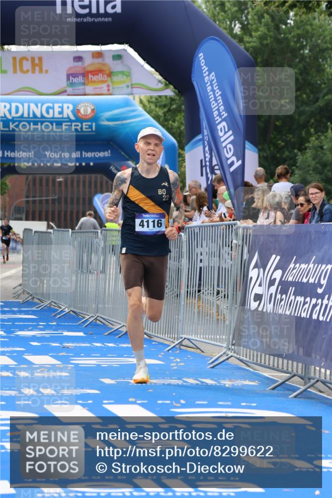 29.06.2025 - hella hamburg halbmarathon Strokosch-Dieckow http://msf.ph/oto/8299622 29.06.2025 10:17:06 Ziel 4116 meine-sportfotos.de