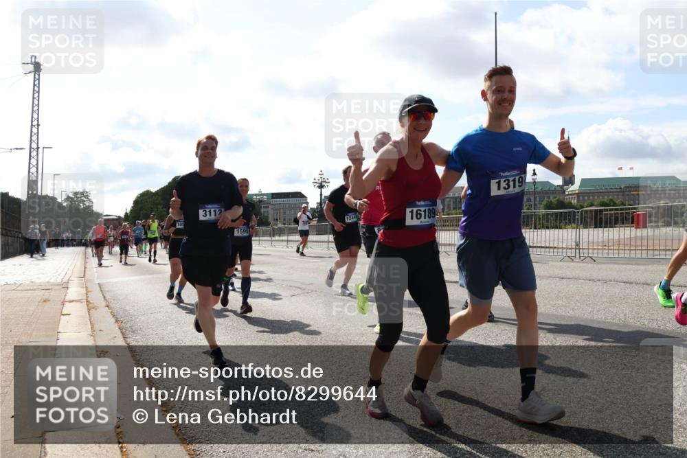 29.06.2025 - hella hamburg halbmarathon Lena Gebhardt http://msf.ph/oto/8299644 29.06.2025 09:59:29 Lombardsbrücke 105, 3112, 1595, 12446, 16189, 1319, 1319, 1334, 1366, 1506, 1595, 1642, 1955, 1972, 2282, 2391, 2432, 2630, 2741, 2911, 3112, 3279, 3668, 3715, 4426, 4467, 4837, 4839, 5299, 5391, 5420, 5457, 5458, 5465, 5492, 5866, 6390, 6399, 6414, 6415, 6416, 7033, 7037, 7129, 7130, 7232, 7395, 7833, 7864, 8330, 8509, 8520, 8542, 8652, 8772, 8846, 8929, 9142, 9488, 9884, 9903, 9907, 9922, 9984, 10020, 10031, 10266, 11039, 11568, 11844 meine-sportfotos.de