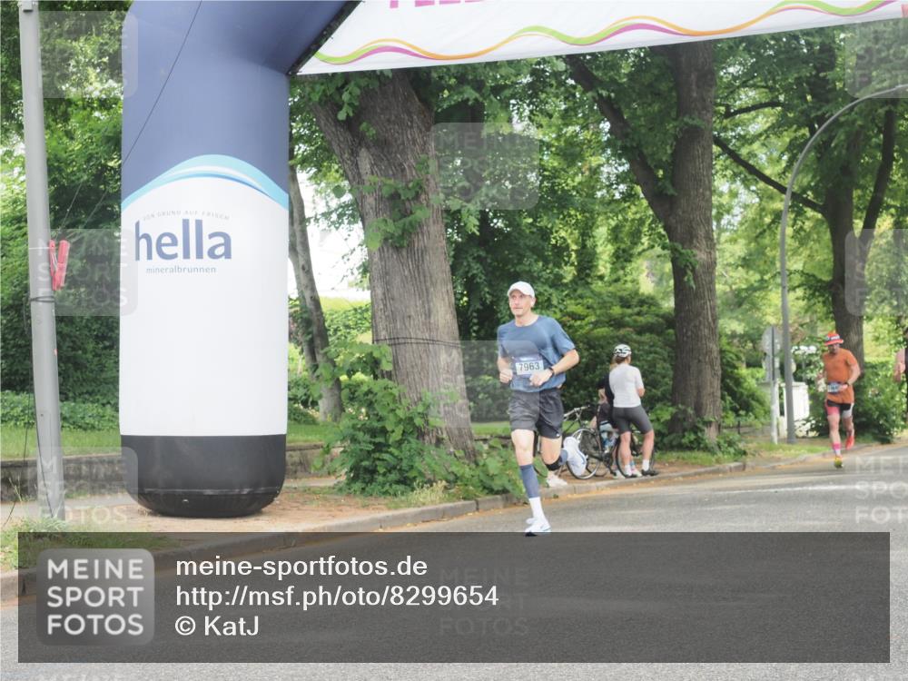 29.06.2025 - hella hamburg halbmarathon KatJ http://msf.ph/oto/8299654 29.06.2025 10:13:56 Zwischen KM18-KM19  meine-sportfotos.de