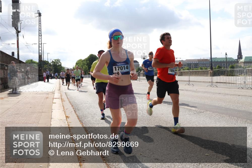 29.06.2025 - hella hamburg halbmarathon Lena Gebhardt http://msf.ph/oto/8299669 29.06.2025 09:46:59 Lombardsbrücke 17014, 3005, 1890, 1053, 1344, 1396, 1411, 1577, 1889, 1959, 2243, 2563, 2836, 3005, 3790, 3935, 4477, 4944, 5048, 5152, 5193, 5660, 6032, 6305, 6683, 7080, 7466, 7622, 7628, 7831, 7867, 8312, 8323, 9376, 9519, 10477, 10771, 10927, 11055, 11304, 11370, 11661, 11898, 12204, 12447, 12899, 13148, 13199, 13493, 13494, 13729, 13771, 13961, 13972, 13991, 14069, 14310, 14385, 15902, 16243, 16811, 16957 meine-sportfotos.de
