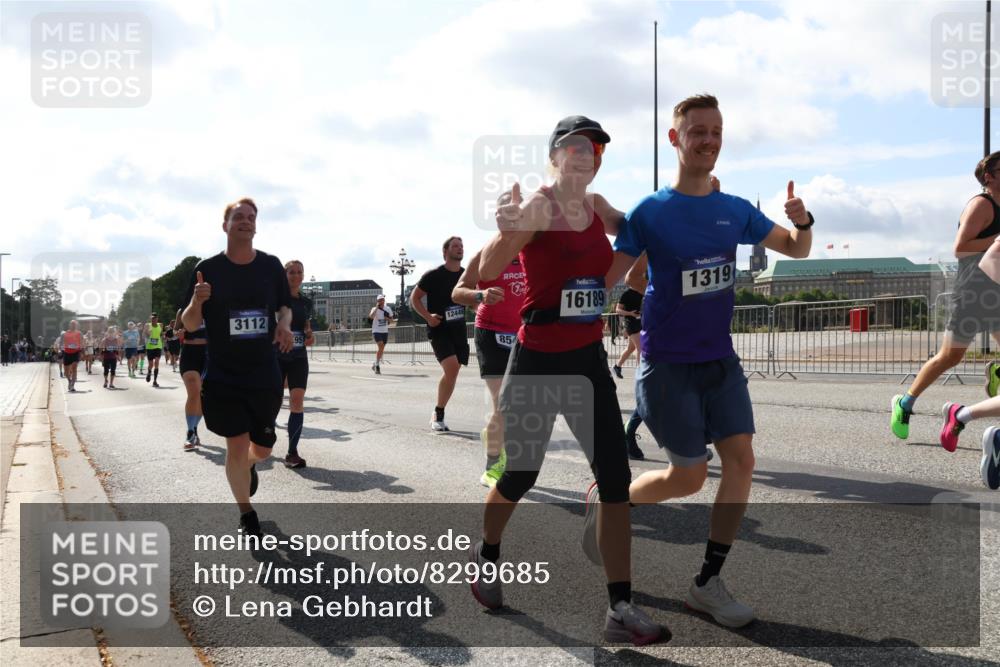 29.06.2025 - hella hamburg halbmarathon Lena Gebhardt http://msf.ph/oto/8299685 29.06.2025 09:59:29 Lombardsbrücke 16189, 1319, 3112, 95, 12446, 85, 1319, 1334, 1366, 1506, 1595, 1642, 1955, 1972, 2282, 2391, 2432, 2630, 2741, 2911, 3112, 3279, 3668, 3715, 4426, 4467, 4837, 4839, 5299, 5391, 5420, 5457, 5458, 5465, 5492, 5866, 6390, 6399, 6414, 6415, 6416, 7033, 7037, 7129, 7130, 7232, 7395, 7833, 7864, 8330, 8509, 8520, 8542, 8652, 8772, 8846, 8929, 9142, 9488, 9884, 9903, 9907, 9922, 9984, 10020, 10031, 10266, 11039, 11568, 11844 meine-sportfotos.de