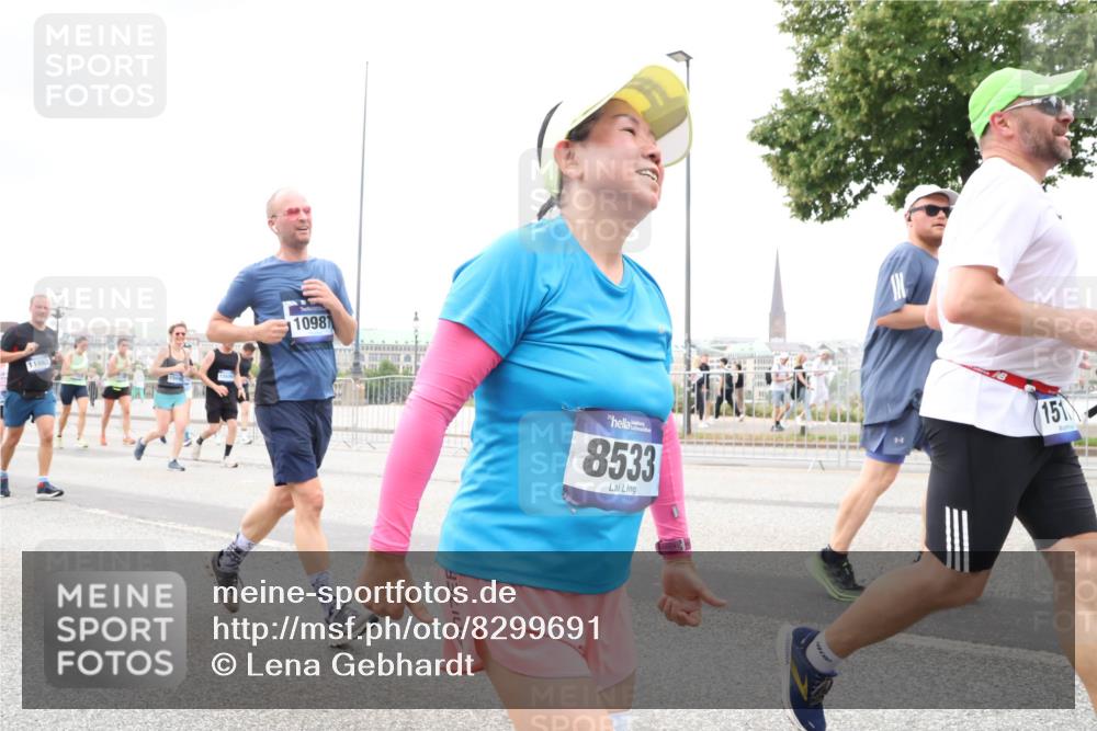 29.06.2025 - hella hamburg halbmarathon Lena Gebhardt http://msf.ph/oto/8299691 29.06.2025 10:56:20 Lombardsbrücke 10987, 11862, 8533, 151, 1047, 1113, 1738, 1909, 2095, 2143, 2307, 2793, 2915, 3257, 3268, 3438, 3520, 3675, 3676, 3953, 3987, 4083, 4265, 4354, 4473, 4773, 4836, 5237, 5306, 5438, 5580, 5693, 5757, 5994, 6055, 6056, 6113, 6494, 6594, 6690, 6968, 7025, 7028, 7090, 7307, 7516, 7616, 7711, 8005, 8108, 8305, 8517, 8533, 8606, 8766, 8939, 8943, 9383, 9435, 9606, 9838, 9948, 9953, 10449, 10555, 10569, 10571, 10640, 10740, 10784, 10987 meine-sportfotos.de