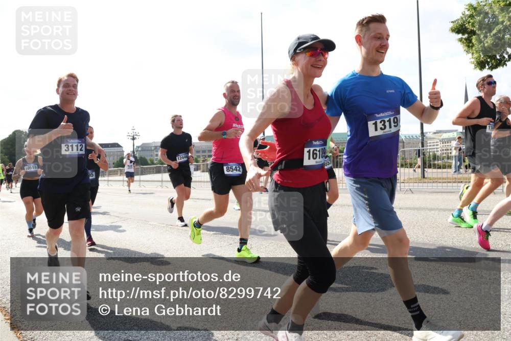 29.06.2025 - hella hamburg halbmarathon Lena Gebhardt http://msf.ph/oto/8299742 29.06.2025 09:59:29 Lombardsbrücke 10518, 3112, 12446, 8542, 161, 865, 9666, 1319, 136, 1319, 1334, 1366, 1506, 1595, 1642, 1955, 1972, 2282, 2391, 2432, 2630, 2741, 2911, 3112, 3279, 3668, 3715, 4426, 4467, 4837, 4839, 5299, 5391, 5420, 5457, 5458, 5465, 5492, 5866, 6390, 6399, 6414, 6415, 6416, 7033, 7037, 7129, 7130, 7232, 7395, 7833, 7864, 8330, 8509, 8520, 8542, 8652, 8772, 8846, 8929, 9142, 9488, 9884, 9903, 9907, 9922, 9984, 10020, 10031, 10266, 11039, 11568, 11844 meine-sportfotos.de