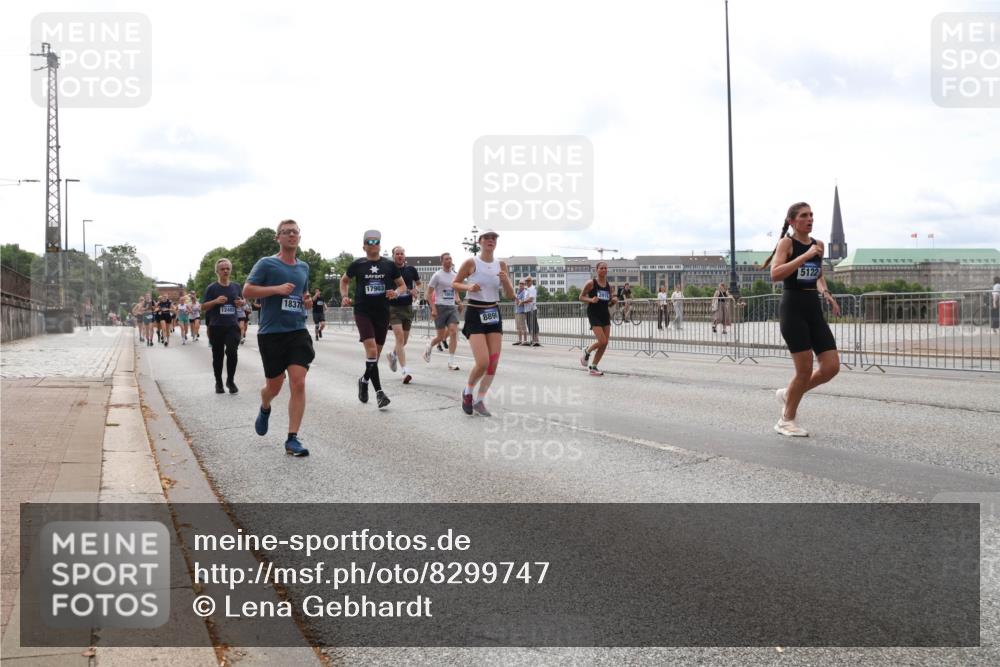 29.06.2025 - hella hamburg halbmarathon Lena Gebhardt http://msf.ph/oto/8299747 29.06.2025 10:21:46 Lombardsbrücke 1837, 1240, 17903, 8896, 5122, 1072, 1158, 1191, 1250, 1294, 1401, 1668, 1958, 1963, 2172, 2271, 2315, 2353, 2529, 2635, 2744, 2815, 3122, 3606, 3768, 3770, 3817, 3825, 3826, 3995, 4046, 4289, 4375, 4376, 4697, 4786, 5122, 5373, 5395, 5412, 5493, 5641, 5759, 5957, 6086, 6103, 6475, 6676, 6805, 6844, 6881, 7075, 7162, 7375, 7522, 7553, 7612, 7672, 7781, 8095, 8286, 8715, 8860, 8896, 8959, 9002, 9062, 9100, 9369, 9483, 9499, 9532, 9624, 10374, 10874 meine-sportfotos.de