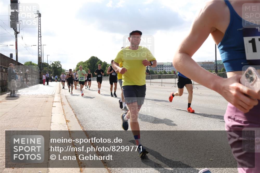 29.06.2025 - hella hamburg halbmarathon Lena Gebhardt http://msf.ph/oto/8299771 29.06.2025 09:46:59 Lombardsbrücke 16425, 14200, 1, 1053, 1344, 1396, 1411, 1577, 1889, 1959, 2243, 2563, 2836, 3005, 3790, 3935, 4477, 4944, 5048, 5152, 5193, 5660, 6032, 6305, 6683, 7080, 7466, 7622, 7628, 7831, 7867, 8312, 8323, 9376, 9519, 10477, 10771, 10927, 11055, 11304, 11370, 11661, 11898, 12204, 12447, 12899, 13148, 13199, 13493, 13494, 13729, 13771, 13961, 13972, 13991, 14069, 14310, 14385, 15902, 16243, 16811, 16957 meine-sportfotos.de