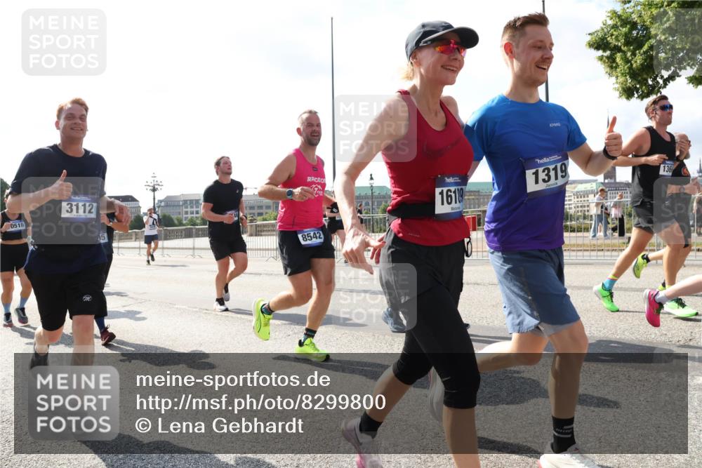 29.06.2025 - hella hamburg halbmarathon Lena Gebhardt http://msf.ph/oto/8299800 29.06.2025 09:59:29 Lombardsbrücke 0518, 3112, 5, 8542, 1619, 1319, 136, 1319, 1334, 1366, 1506, 1595, 1642, 1955, 1972, 2282, 2391, 2432, 2630, 2741, 2911, 3112, 3279, 3668, 3715, 4426, 4467, 4837, 4839, 5299, 5391, 5420, 5457, 5458, 5465, 5492, 5866, 6390, 6399, 6414, 6415, 6416, 7033, 7037, 7129, 7130, 7232, 7395, 7833, 7864, 8330, 8509, 8520, 8542, 8652, 8772, 8846, 8929, 9142, 9488, 9884, 9903, 9907, 9922, 9984, 10020, 10031, 10266, 11039, 11568, 11844 meine-sportfotos.de