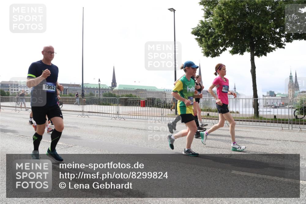 29.06.2025 - hella hamburg halbmarathon Lena Gebhardt http://msf.ph/oto/8299824 29.06.2025 10:37:00 Lombardsbrücke 1952, 255, 15588, 1022, 1118, 1253, 1339, 1488, 1490, 1597, 1948, 1952, 1954, 2031, 2072, 2104, 2272, 2480, 2552, 2588, 3127, 3165, 3714, 3873, 3895, 4084, 4347, 4618, 4733, 4762, 4996, 5224, 5538, 5640, 5786, 5789, 6156, 6172, 6359, 6584, 6804, 7202, 7707, 7773, 8007, 8257, 8258, 8315, 8499, 8758, 8936, 8937, 9054, 9055, 9295, 9500, 9694, 13265, 15077, 17156, 17807, 18152, 18488 meine-sportfotos.de
