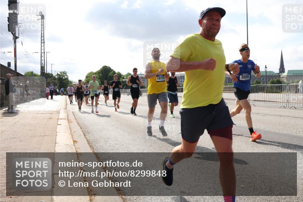 29.06.2025 - hella hamburg halbmarathon Lena Gebhardt http://msf.ph/oto/8299848 29.06.2025 09:47:00 Lombardsbrücke 14385, 16425, 13771, 18731, 3005, 1053, 1396, 1407, 1411, 1577, 1889, 1959, 2243, 2563, 2836, 3005, 3790, 3935, 4477, 4740, 4944, 5048, 5152, 5193, 5660, 6032, 6305, 6683, 7080, 7466, 7622, 7628, 7831, 7867, 8312, 8323, 9376, 9508, 9519, 10477, 10771, 10927, 11055, 11304, 11370, 11661, 11898, 12204, 12447, 12899, 13148, 13199, 13493, 13494, 13729, 13771, 13961, 13972, 13991, 14069, 14310, 14385, 15902, 16811, 16957 meine-sportfotos.de