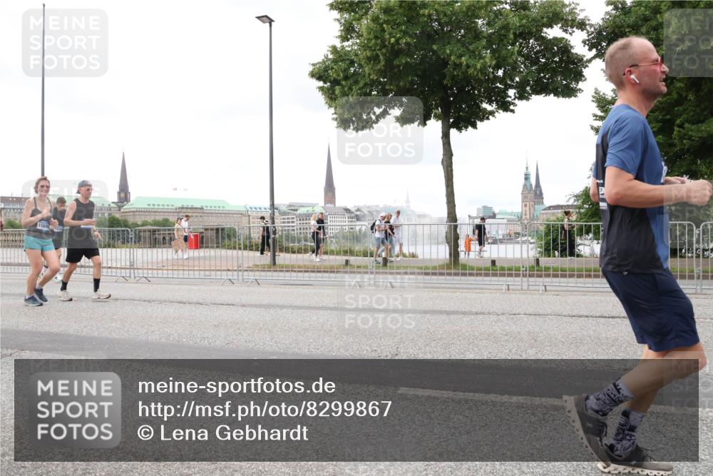 29.06.2025 - hella hamburg halbmarathon Lena Gebhardt http://msf.ph/oto/8299867 29.06.2025 10:56:21 Lombardsbrücke 15696, 1074, 1047, 1113, 1738, 1909, 2095, 2143, 2307, 2793, 2887, 2915, 2991, 3257, 3268, 3438, 3520, 3614, 3675, 3676, 3953, 3987, 4083, 4265, 4354, 4473, 4773, 4836, 5237, 5306, 5438, 5580, 5693, 5757, 5994, 6056, 6494, 6690, 6968, 7025, 7028, 7090, 7307, 7516, 7616, 7711, 8005, 8108, 8305, 8517, 8533, 8606, 8766, 8939, 8943, 9383, 9435, 9606, 9838, 9910, 9948, 9953, 10555, 10569, 10571, 10640, 10740, 10784, 10987 meine-sportfotos.de