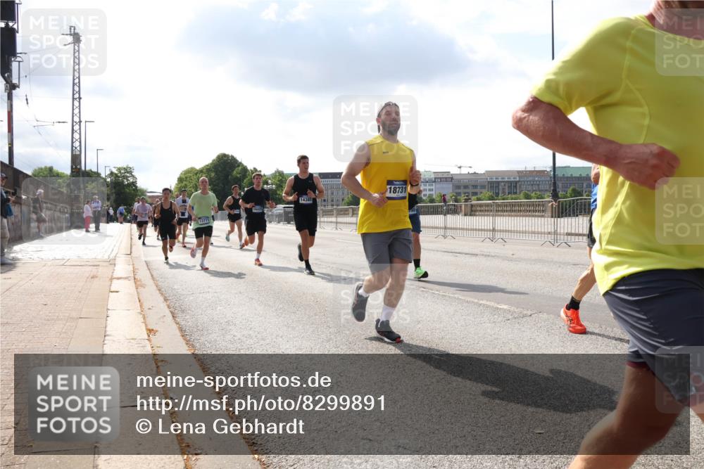 29.06.2025 - hella hamburg halbmarathon Lena Gebhardt http://msf.ph/oto/8299891 29.06.2025 09:47:00 Lombardsbrücke 13771, 16425, 18731, 1053, 1396, 1407, 1411, 1577, 1889, 1959, 2243, 2563, 2836, 3005, 3790, 3935, 4477, 4740, 4944, 5048, 5152, 5193, 5660, 6032, 6305, 6683, 7080, 7466, 7622, 7628, 7831, 7867, 8312, 8323, 9376, 9508, 9519, 10477, 10771, 10927, 11055, 11304, 11370, 11661, 11898, 12204, 12447, 12899, 13148, 13199, 13493, 13494, 13729, 13771, 13961, 13972, 13991, 14069, 14310, 14385, 15902, 16811, 16957 meine-sportfotos.de