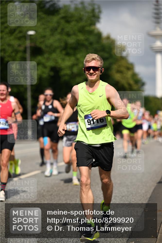 29.06.2025 - hella hamburg halbmarathon Dr. Thomas Lammeyer http://msf.ph/oto/8299920 29.06.2025 09:54:01 Kennedybrücke 1209, 1358, 1675, 1688, 1697, 1882, 2568, 2675, 2826, 3332, 3626, 4205, 4229, 4380, 4398, 4823, 5409, 5508, 5745, 6458, 6529, 6649, 6686, 6687, 7026, 8450, 8958, 9017, 9116, 9302, 9365, 10218, 10783, 10922, 11281, 11305, 11379 meine-sportfotos.de