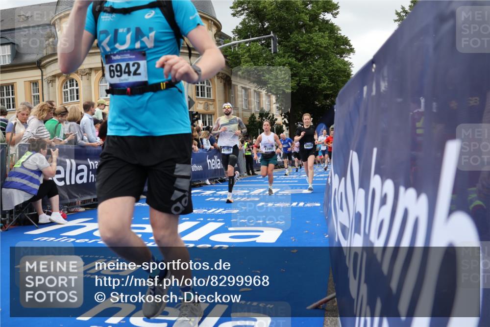 29.06.2025 - hella hamburg halbmarathon Strokosch-Dieckow http://msf.ph/oto/8299968 29.06.2025 10:53:27 Ziel 1030, 1061, 1098, 1499, 1727, 1783, 2070, 2354, 3399, 5866, 6198, 6628, 6629, 6942, 8651, 11068, 12490, 12909, 13912, 13997, 15113, 15497, 15838, 17710, 18134, 18450, 18612 meine-sportfotos.de