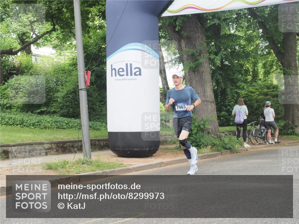29.06.2025 - hella hamburg halbmarathon KatJ http://msf.ph/oto/8299973 29.06.2025 10:13:57 Zwischen KM18-KM19  meine-sportfotos.de