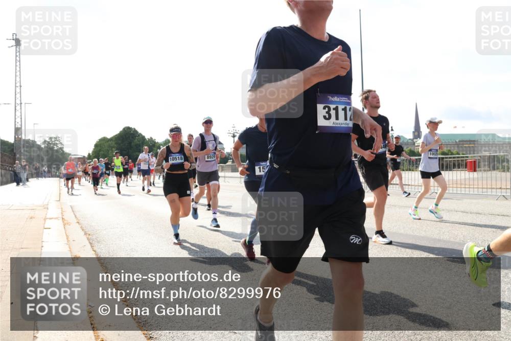 29.06.2025 - hella hamburg halbmarathon Lena Gebhardt http://msf.ph/oto/8299976 29.06.2025 09:59:30 Lombardsbrücke 10518, 8929, 15, 311, 10020, 1319, 1334, 1366, 1506, 1595, 1642, 1955, 1972, 2282, 2391, 2432, 2630, 2741, 2911, 3112, 3279, 3668, 3715, 4426, 4467, 4837, 4839, 5299, 5391, 5420, 5457, 5458, 5465, 5492, 5866, 6390, 6399, 6414, 6415, 6416, 7033, 7037, 7129, 7130, 7232, 7395, 7833, 7864, 8330, 8509, 8520, 8542, 8652, 8772, 8846, 8929, 9142, 9488, 9884, 9903, 9907, 9922, 9984, 10020, 10031, 10266, 11039, 11568, 11844 meine-sportfotos.de