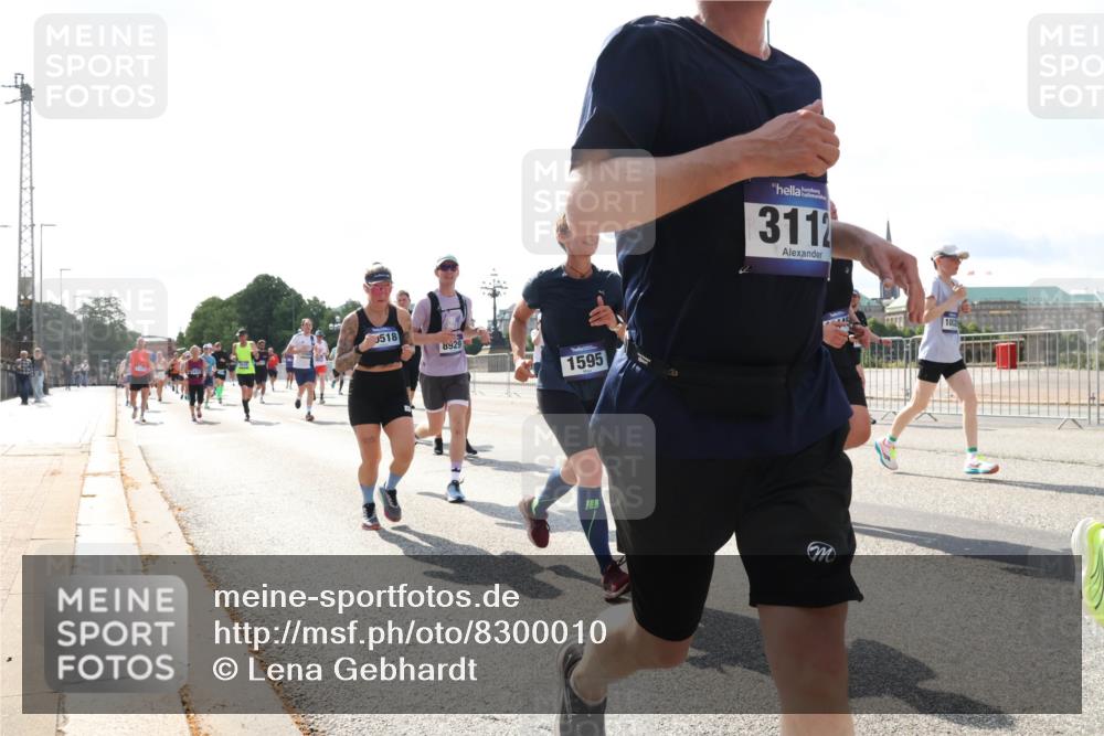 29.06.2025 - hella hamburg halbmarathon Lena Gebhardt http://msf.ph/oto/8300010 29.06.2025 09:59:30 Lombardsbrücke 0518, 8929, 1595, 311, 1002, 1319, 1334, 1366, 1506, 1595, 1642, 1955, 1972, 2282, 2391, 2432, 2630, 2741, 2911, 3112, 3279, 3668, 3715, 4426, 4467, 4837, 4839, 5299, 5391, 5420, 5457, 5458, 5465, 5492, 5866, 6390, 6399, 6414, 6415, 6416, 7033, 7037, 7129, 7130, 7232, 7395, 7833, 7864, 8330, 8509, 8520, 8542, 8652, 8772, 8846, 8929, 9142, 9488, 9884, 9903, 9907, 9922, 9984, 10020, 10031, 10266, 11039, 11568, 11844 meine-sportfotos.de