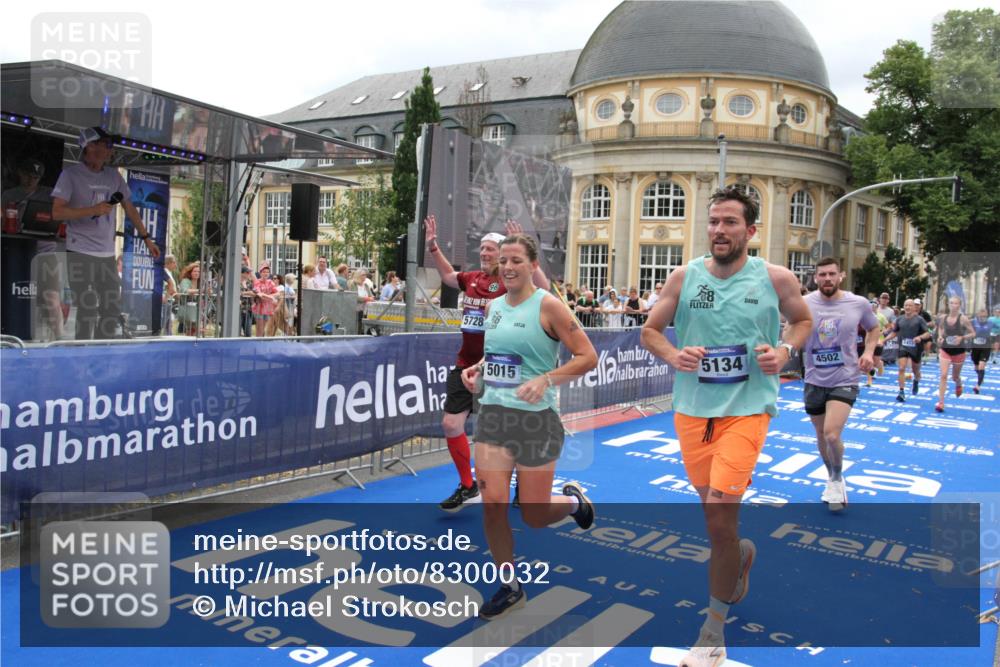 29.06.2025 - hella hamburg halbmarathon Michael Strokosch http://msf.ph/oto/8300032 29.06.2025 10:57:37 Ziel 1239, 2236, 2652, 4502, 5015, 5134, 5457, 5458, 5728, 12144, 13245, 14571, 14951, 15220, 17769, 17814 meine-sportfotos.de