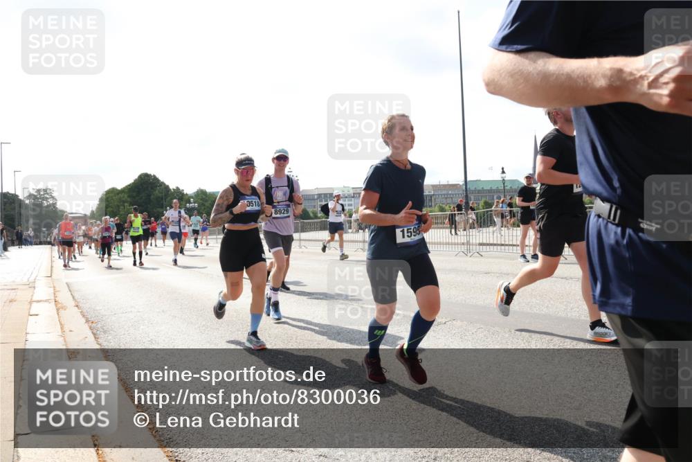29.06.2025 - hella hamburg halbmarathon Lena Gebhardt http://msf.ph/oto/8300036 29.06.2025 09:59:30 Lombardsbrücke 0518, 8929, 1595, 1319, 1334, 1366, 1506, 1595, 1642, 1955, 1972, 2282, 2391, 2432, 2630, 2741, 2911, 3112, 3279, 3668, 3715, 4426, 4467, 4837, 4839, 5299, 5391, 5420, 5457, 5458, 5465, 5492, 5866, 6390, 6399, 6414, 6415, 6416, 7033, 7037, 7129, 7130, 7232, 7395, 7833, 7864, 8330, 8509, 8520, 8542, 8652, 8772, 8846, 8929, 9142, 9488, 9884, 9903, 9907, 9922, 9984, 10020, 10031, 10266, 11039, 11568, 11844 meine-sportfotos.de
